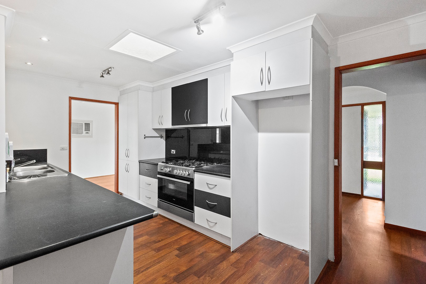 12 Virginia Street, Cranbourne, VIC 3977, Cranbourne - Thumbnail 4