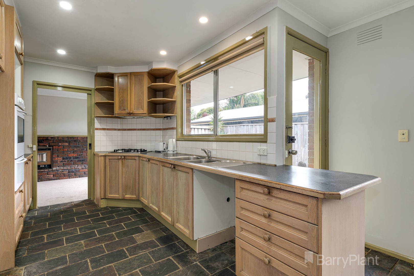 12 Woodley Street, Narre Warren, VIC 3805, Narre Warren - Thumbnail 3