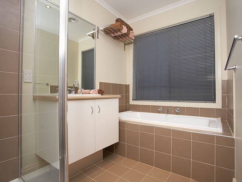 124 Lennon Boulevard, Point Cook, VIC 3030, Point Cook - Thumbnail 4