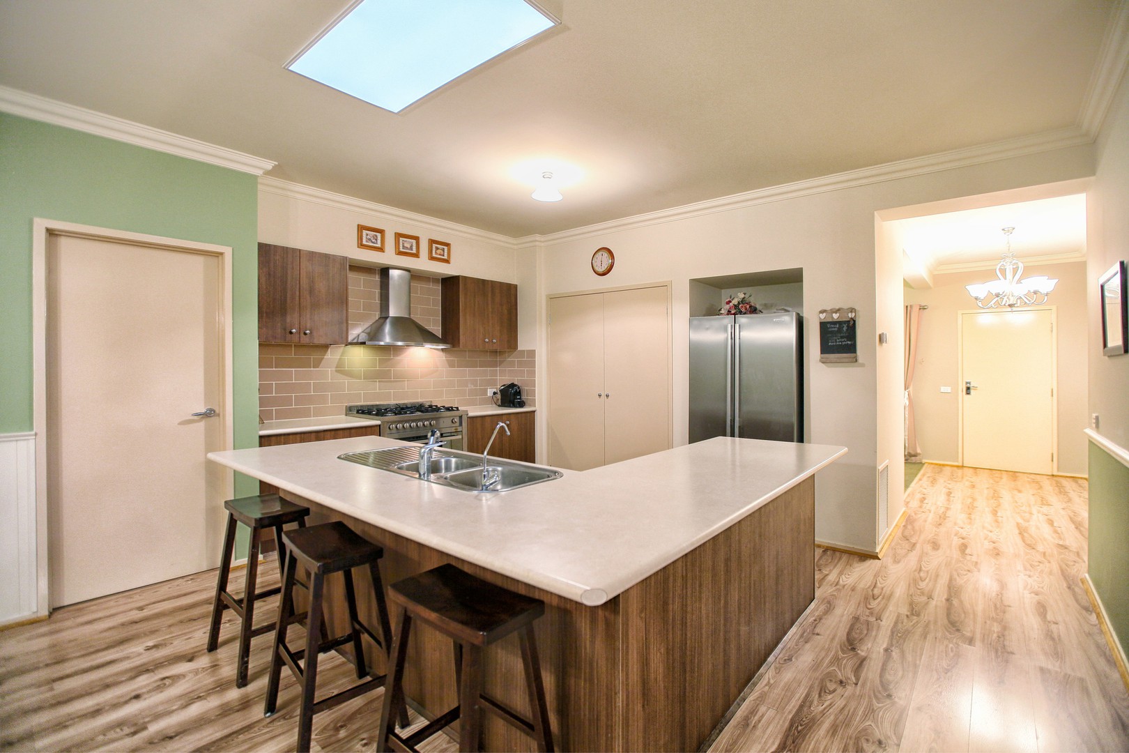 124 Royal Terrace, Craigieburn, VIC 3064, Craigieburn - Thumbnail 2