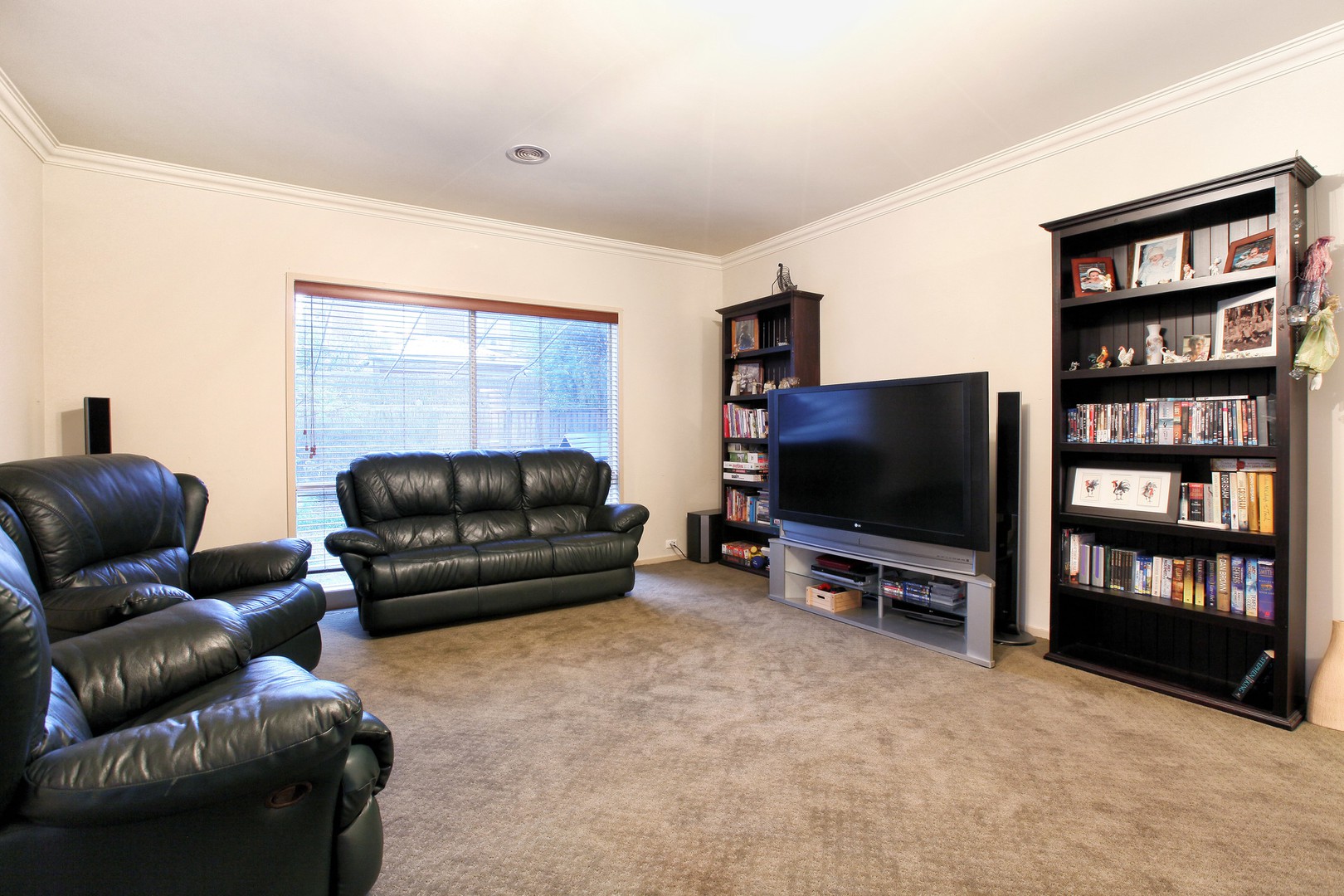 124 Royal Terrace, Craigieburn, VIC 3064, Craigieburn - Thumbnail 4