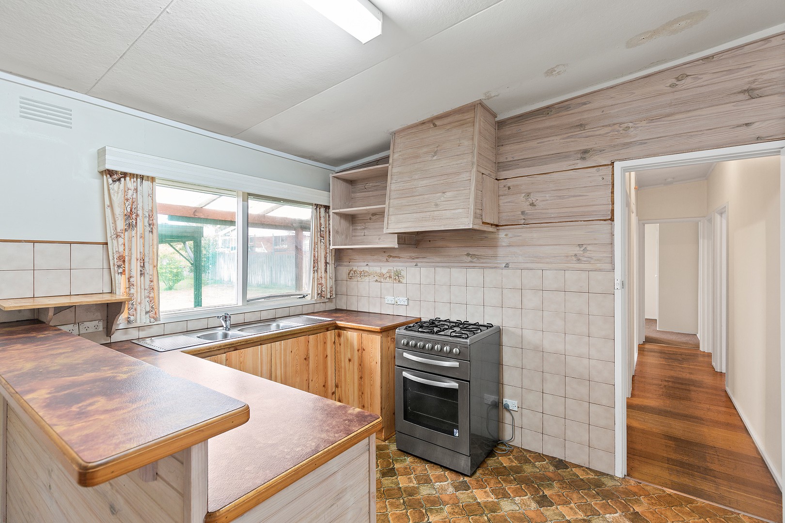 126 Rosslyn Avenue, Seaford, VIC 3198 - Thumbnail 1 - 13/06/2024