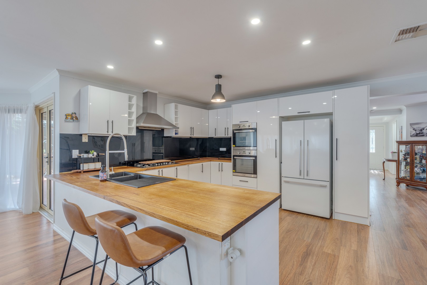 127 Hothlyn Drive, Craigieburn, VIC 3064, Craigieburn - Thumbnail 3