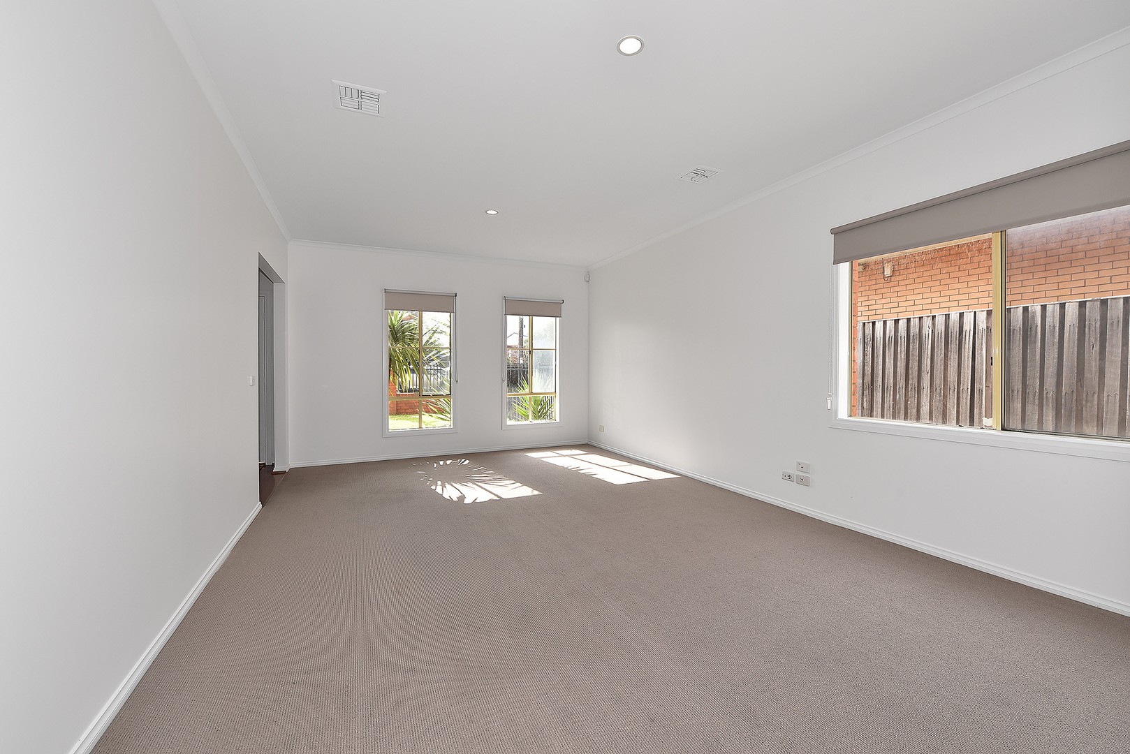 127 Military Road, Avondale Heights, VIC 3034 - Thumbnail 2 - 29/05/2025