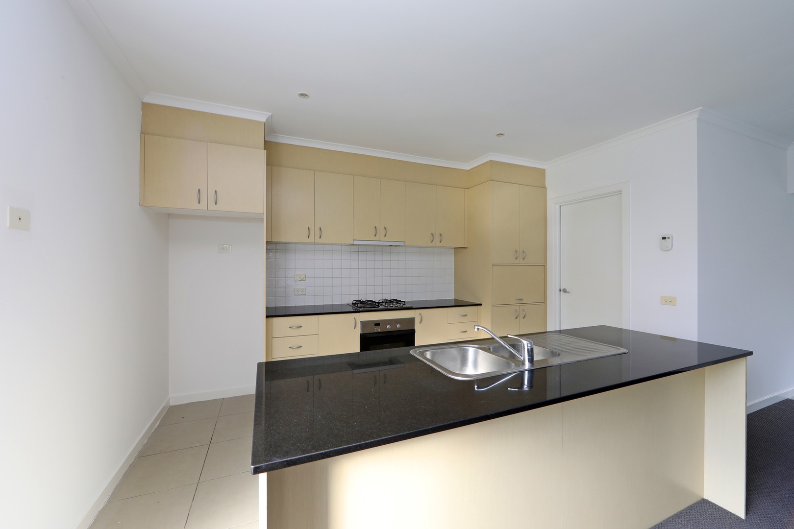 127 Sovereign Manors Crescent, Rowville, VIC 3178, Rowville - Thumbnail 2