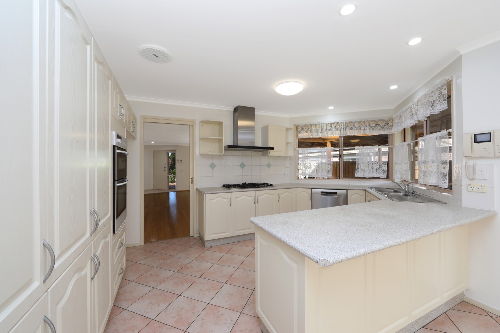 129 Kellbourne Drive, Rowville, VIC 3178, Rowville - Thumbnail 4