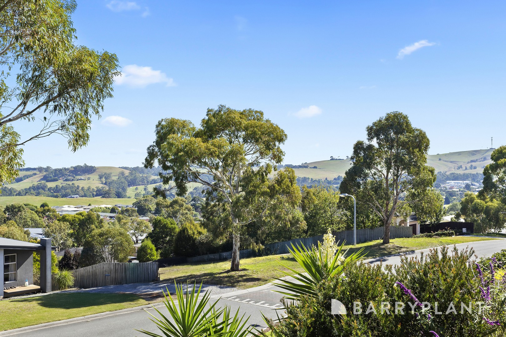 13 Abby Road, Korumburra, VIC 3950 - Thumbnail 2 - 11/04/2025
