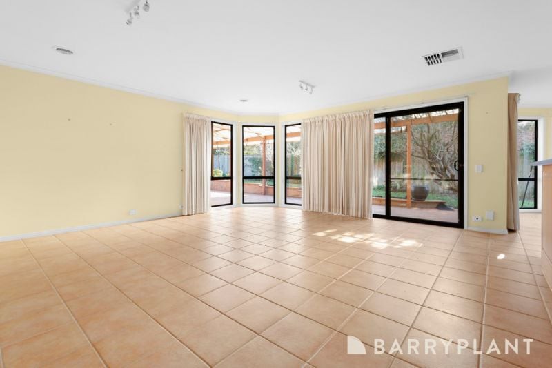13 Aisha Cr, Dingley Village, VIC 3172, Dingley Village - Thumbnail 4