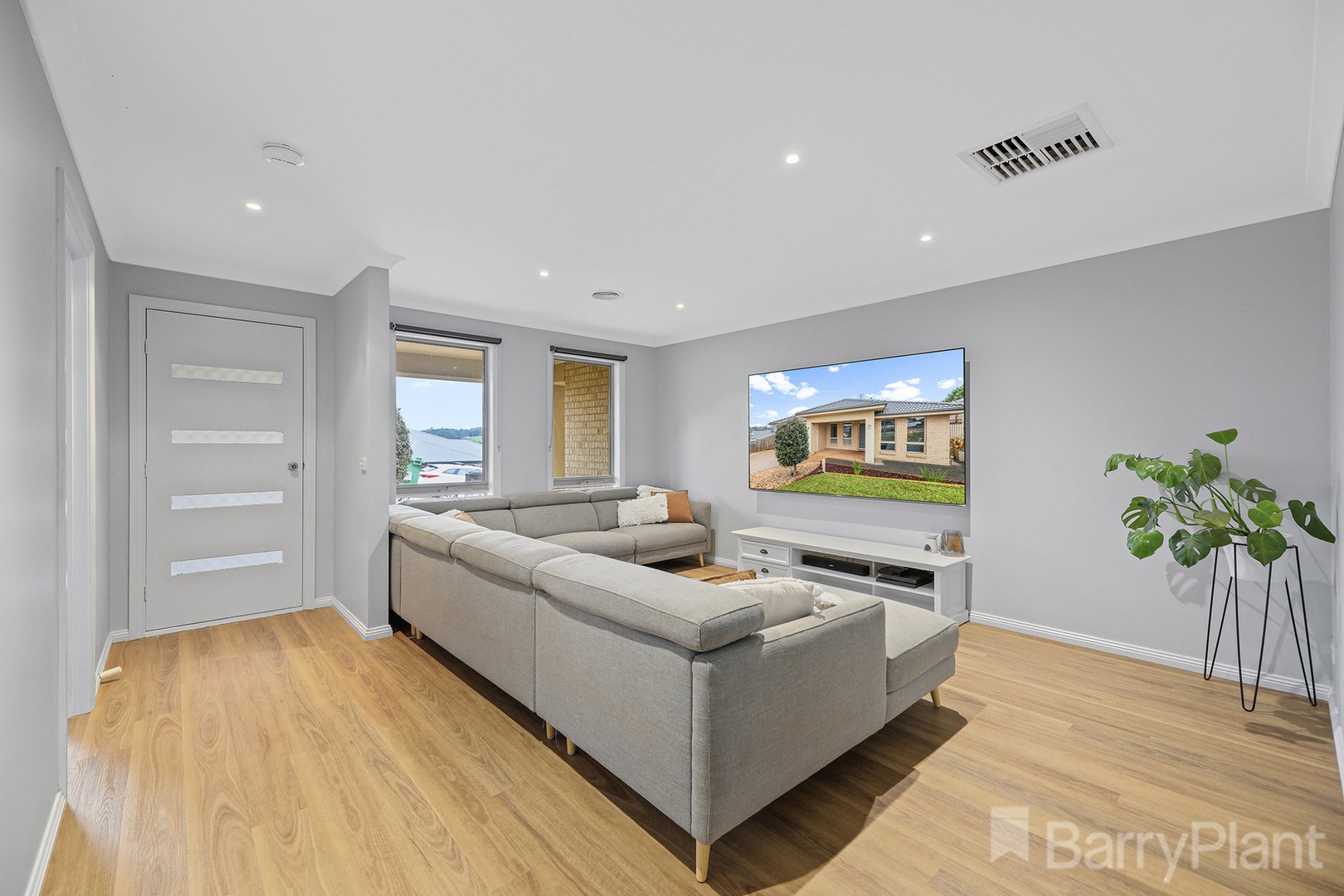 13 Ajax Street, Drouin, VIC 3818, Drouin - Thumbnail 2