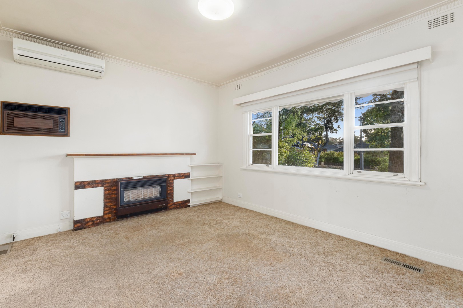13 Alexander Street, Mitcham, VIC 3132 - Thumbnail 2 - 12/01/2026