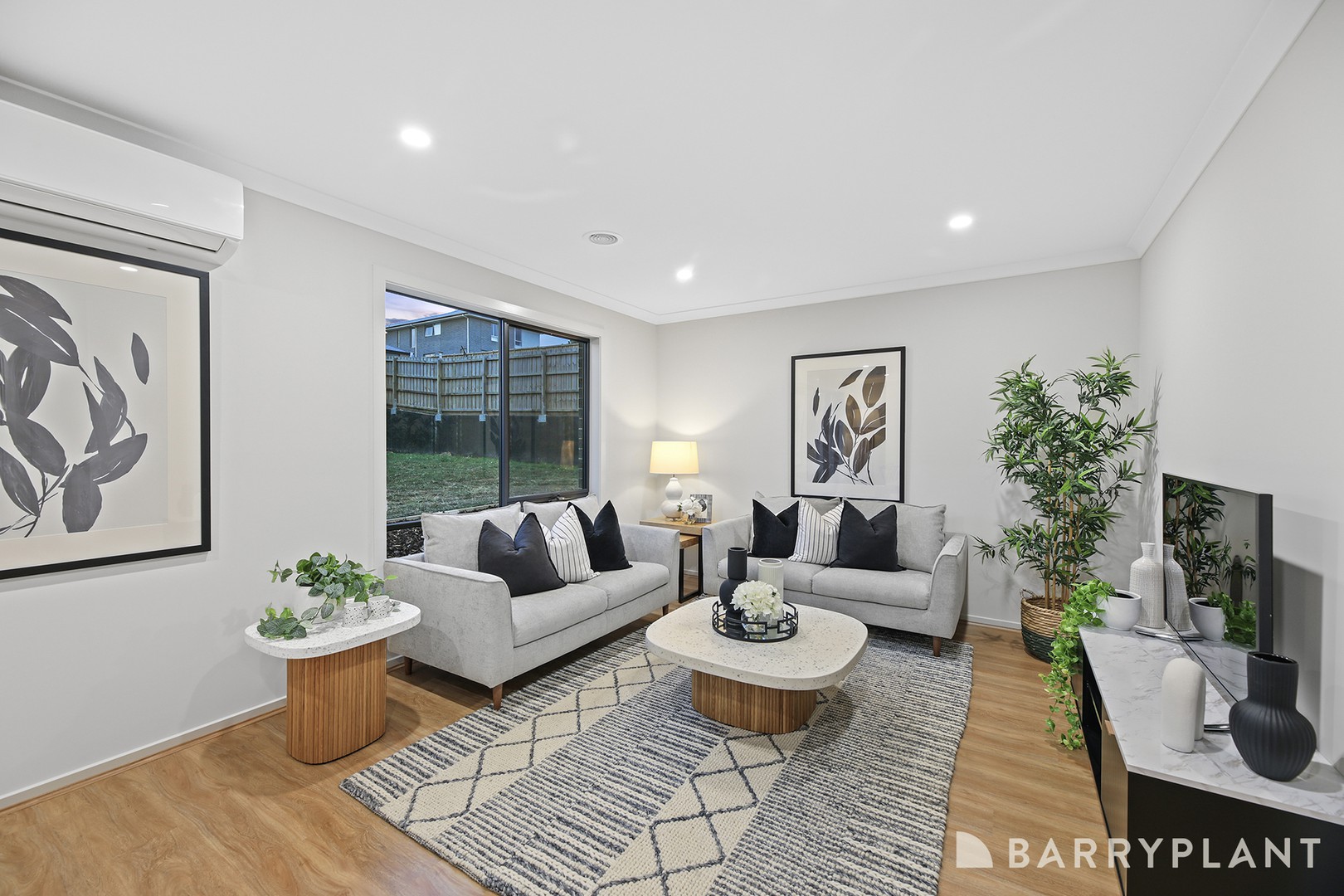 13 Aster Rise, Drouin, VIC 3818 - Thumbnail 2 - 18/03/2024