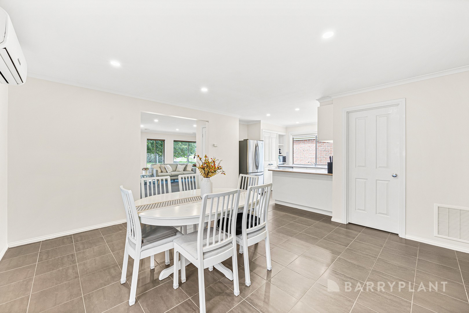 13 Balmaceda Court, Berwick, VIC 3806 - Thumbnail 2 - 10/11/2025