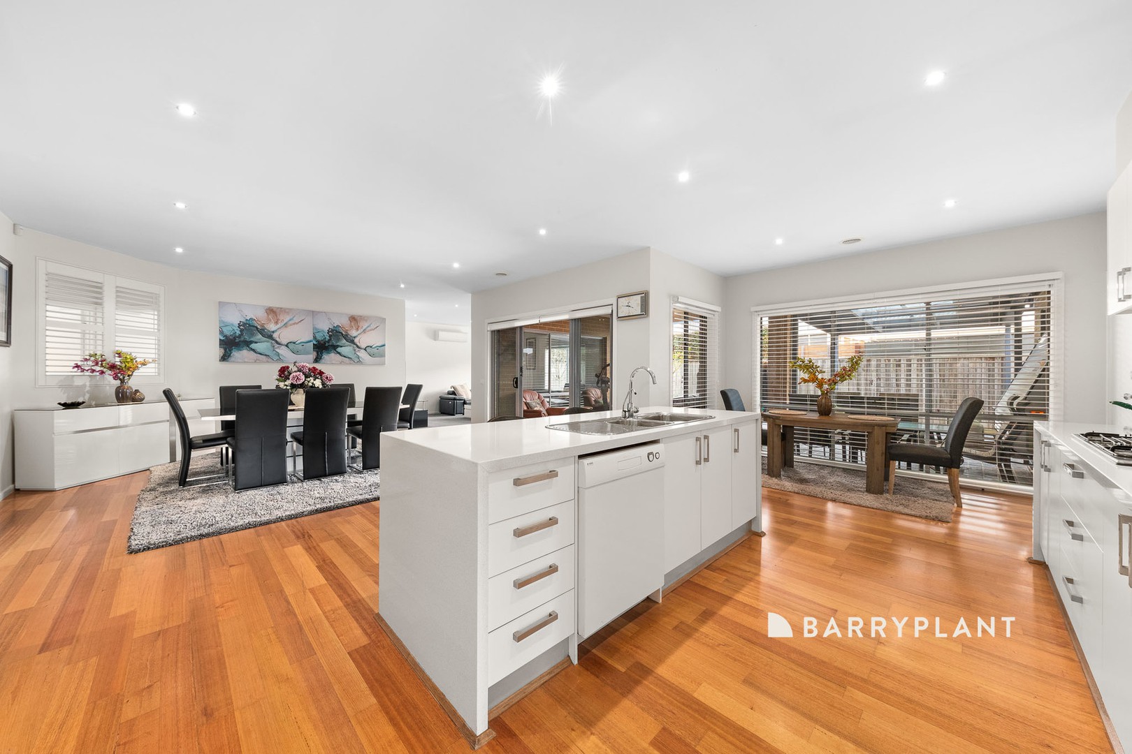 13 Banjo Paterson Drive, Pakenham, VIC 3810, Pakenham - Thumbnail 3