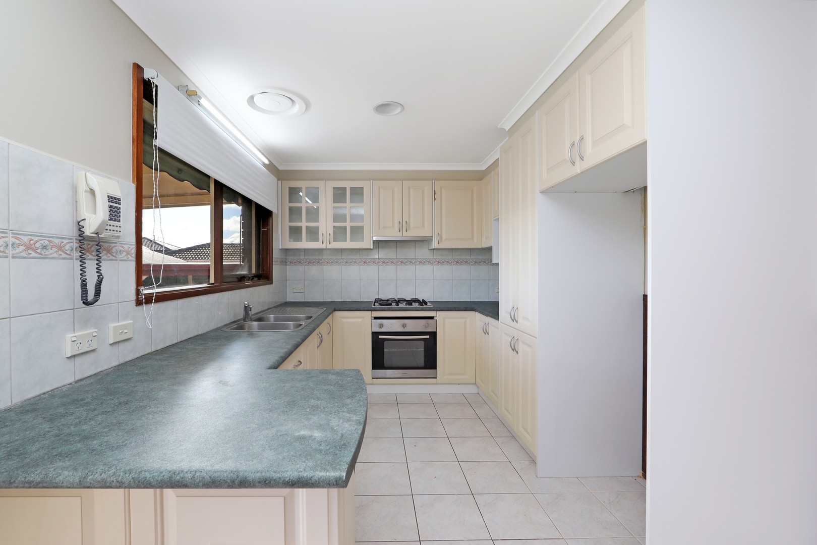 13 Beverley Street, Scoresby, VIC 3179, Scoresby - Thumbnail 3