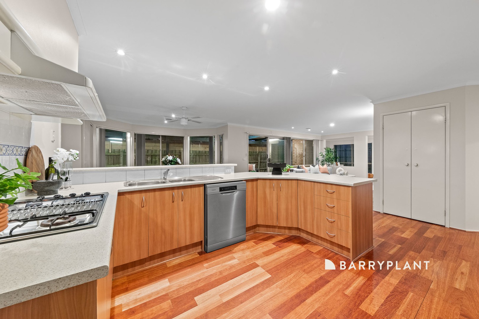 13 Blandford Crescent, Narre Warren South, VIC 3805, Narre Warren South - Thumbnail 4