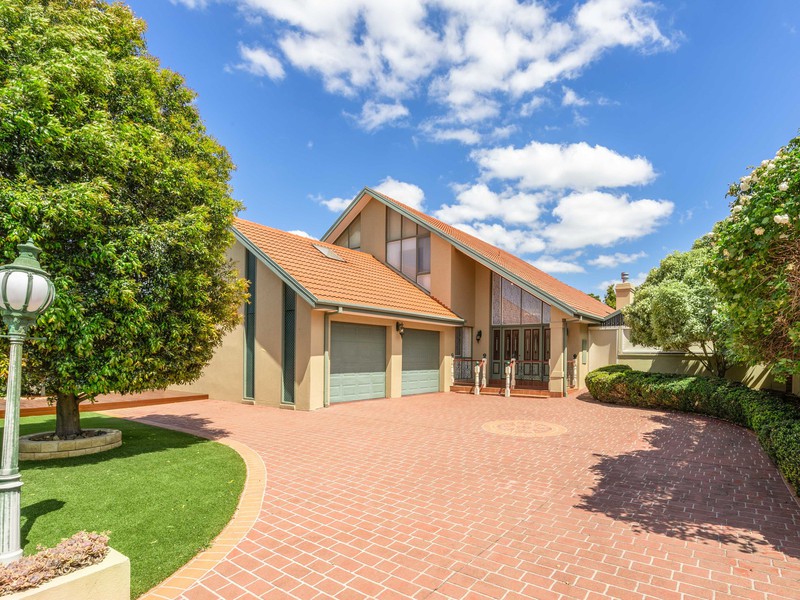 13 Blaxland Place, Taylors Lakes, VIC 3038 - Image - 24/11/2025