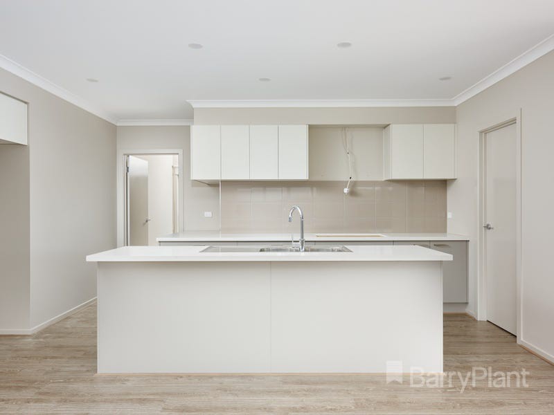 13 Buckland Drive, Warragul, VIC 3820, Warragul - Thumbnail 2