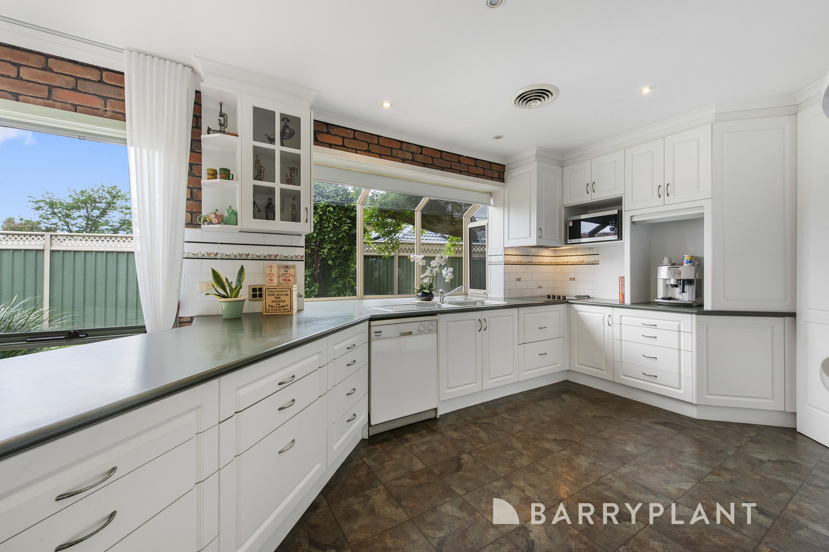 13 Canterbury Place, Werribee, VIC 3030, Werribee - Thumbnail 7