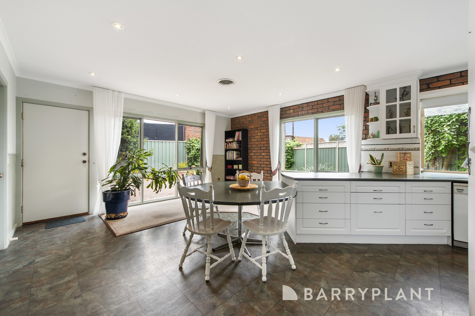13 Canterbury Place, Werribee, VIC 3030, Werribee - Thumbnail 8