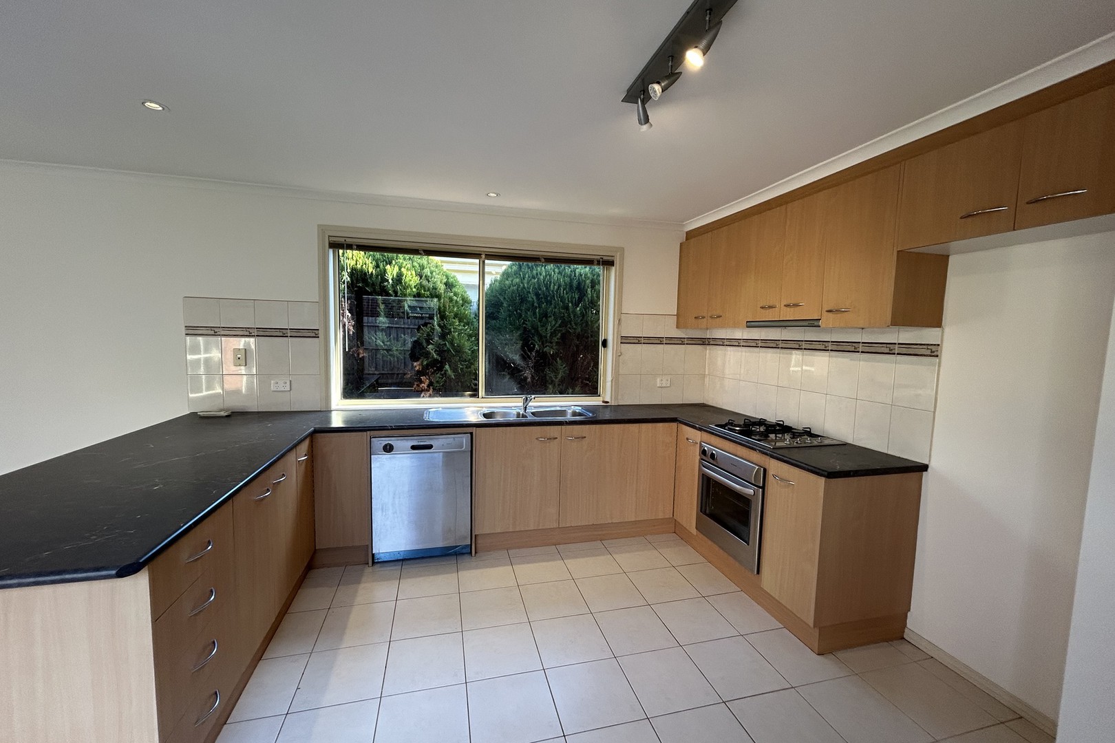 13 Christina Court, Werribee, VIC 3030, Werribee - Thumbnail 3