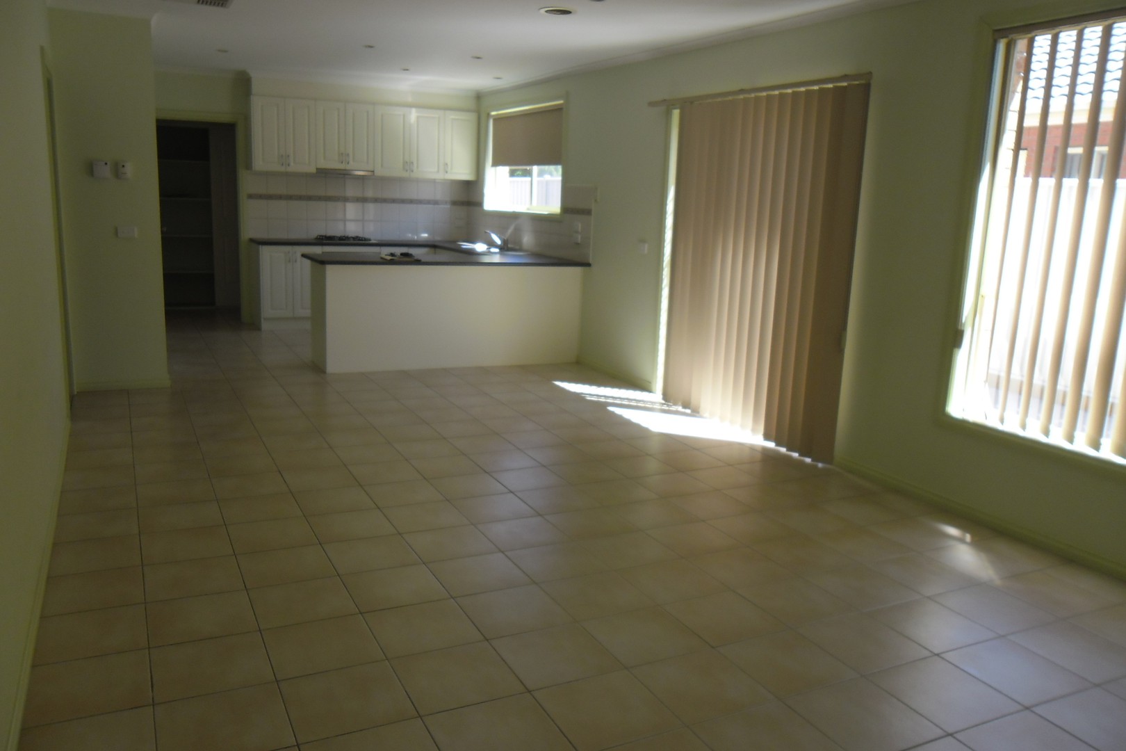 13 Claretown Avenue, Caroline Springs, VIC 3023, Caroline Springs - Thumbnail 3