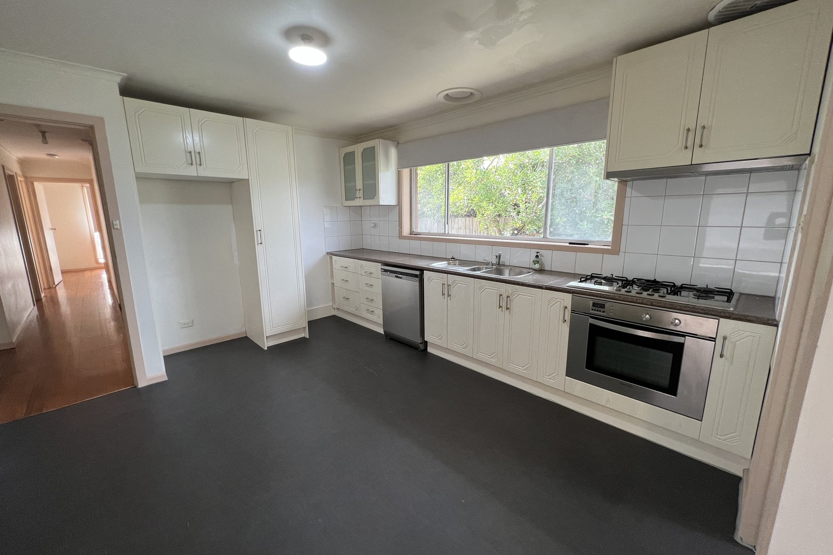 13 Clover Avenue, St Albans, VIC 3021, St Albans - Thumbnail 4