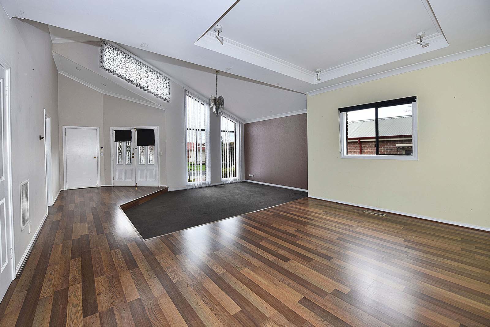 13 Collins Close, Keilor East, VIC 3033, Keilor East - Thumbnail 2