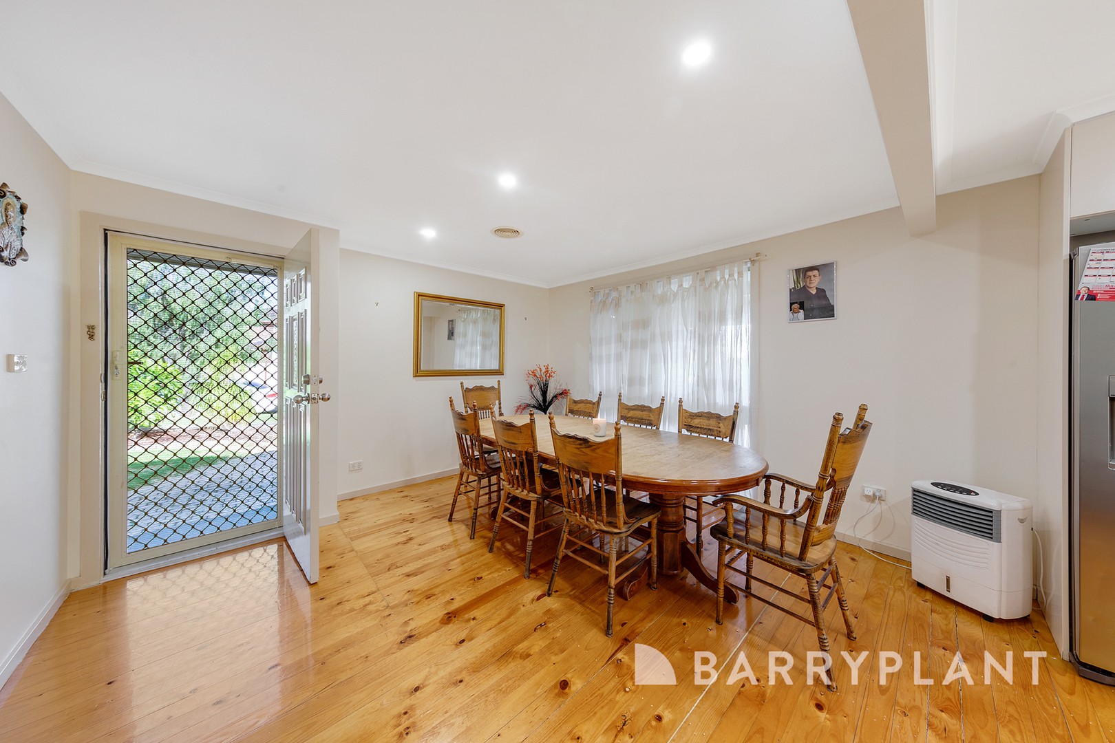 13 Corunna Avenue, St Albans, VIC 3021, St Albans - Thumbnail 2