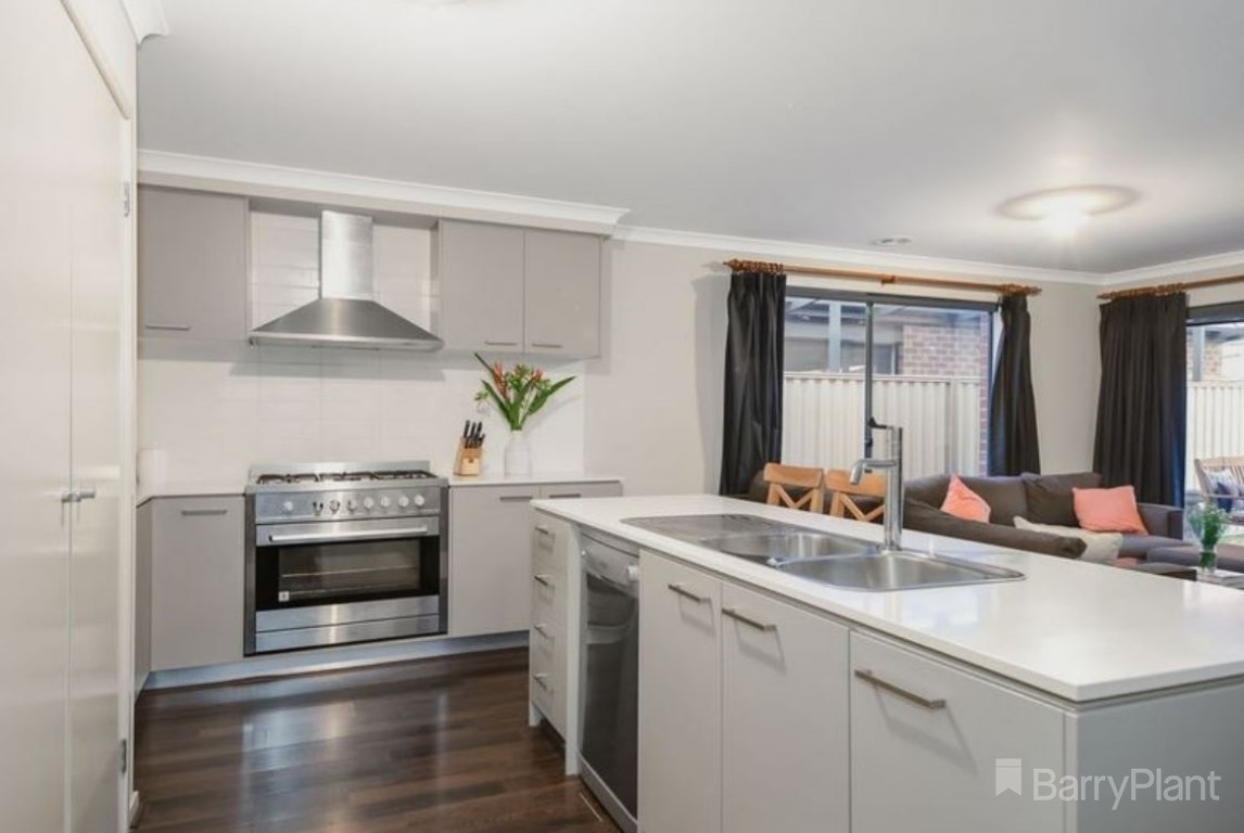 13 Creekview Avenue, Pakenham, VIC 3810, Pakenham - Thumbnail 2