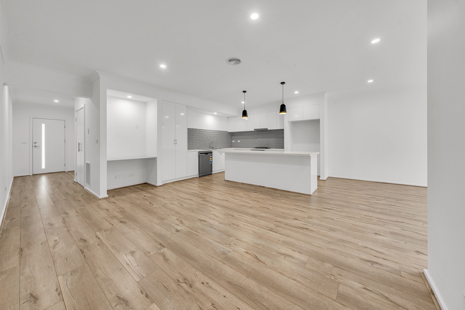 13 Croxden Avenue, Thornhill Park, VIC 3335, Thornhill Park - Thumbnail 2