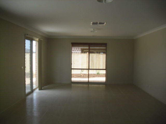 13 Darter Way, Williams Landing, VIC 3027, Williams Landing - Thumbnail 3