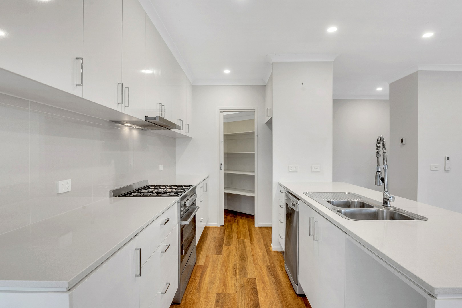 13 Dashing Road, Craigieburn, VIC 3064, Craigieburn - Thumbnail 3
