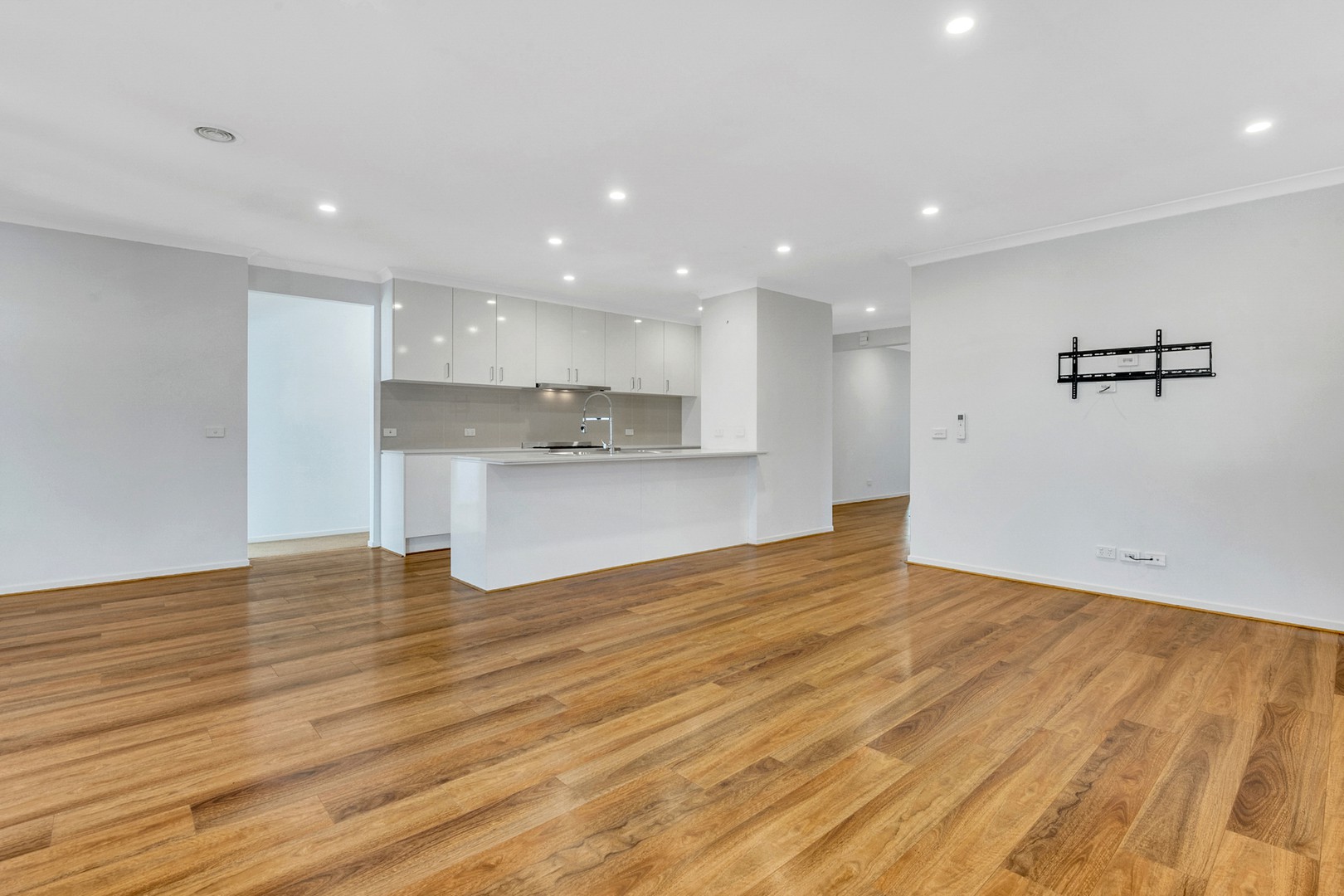 13 Dashing Road, Craigieburn, VIC 3064, Craigieburn - Thumbnail 4