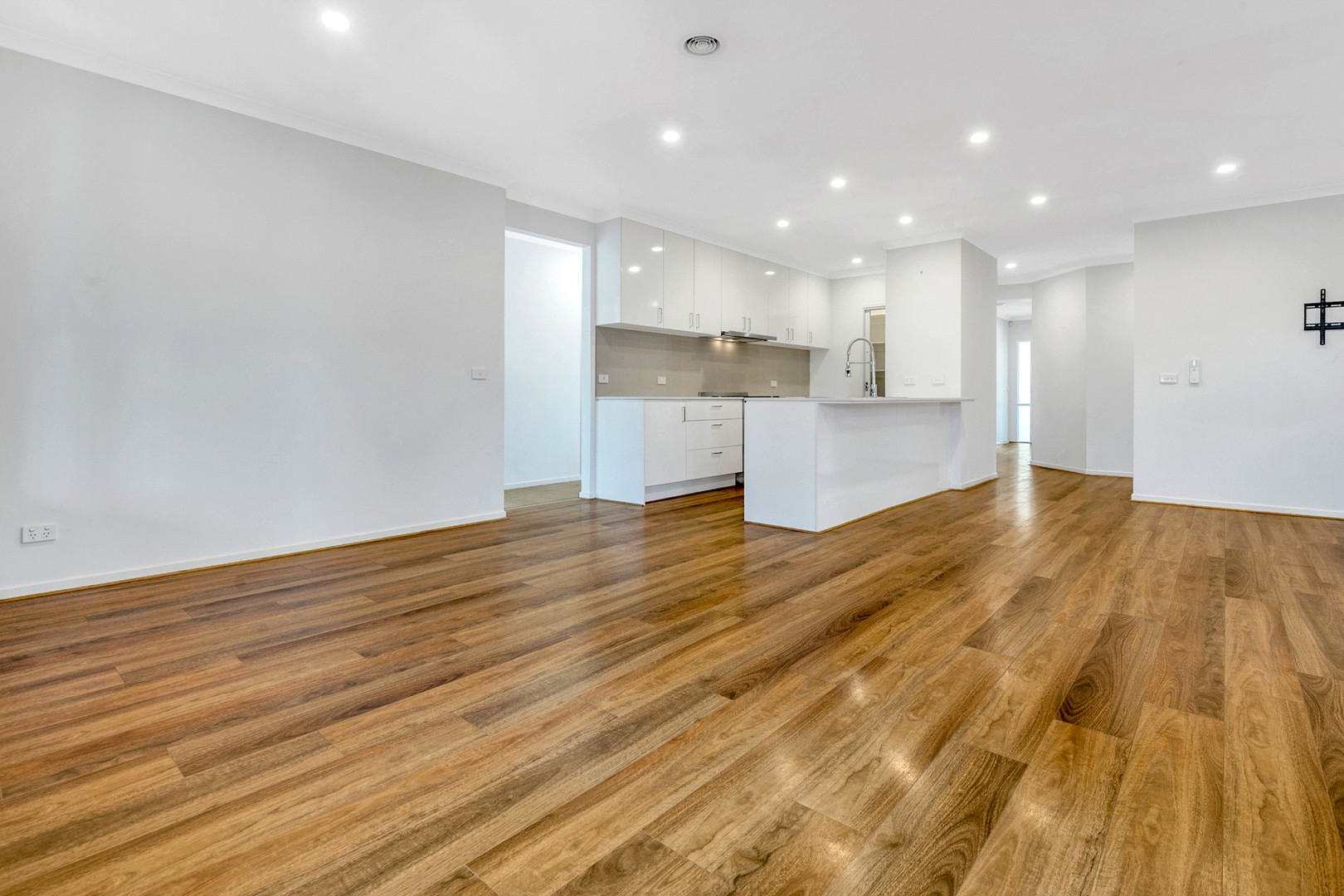13 Dashing Road, Craigieburn, VIC 3064, Craigieburn - Thumbnail 5