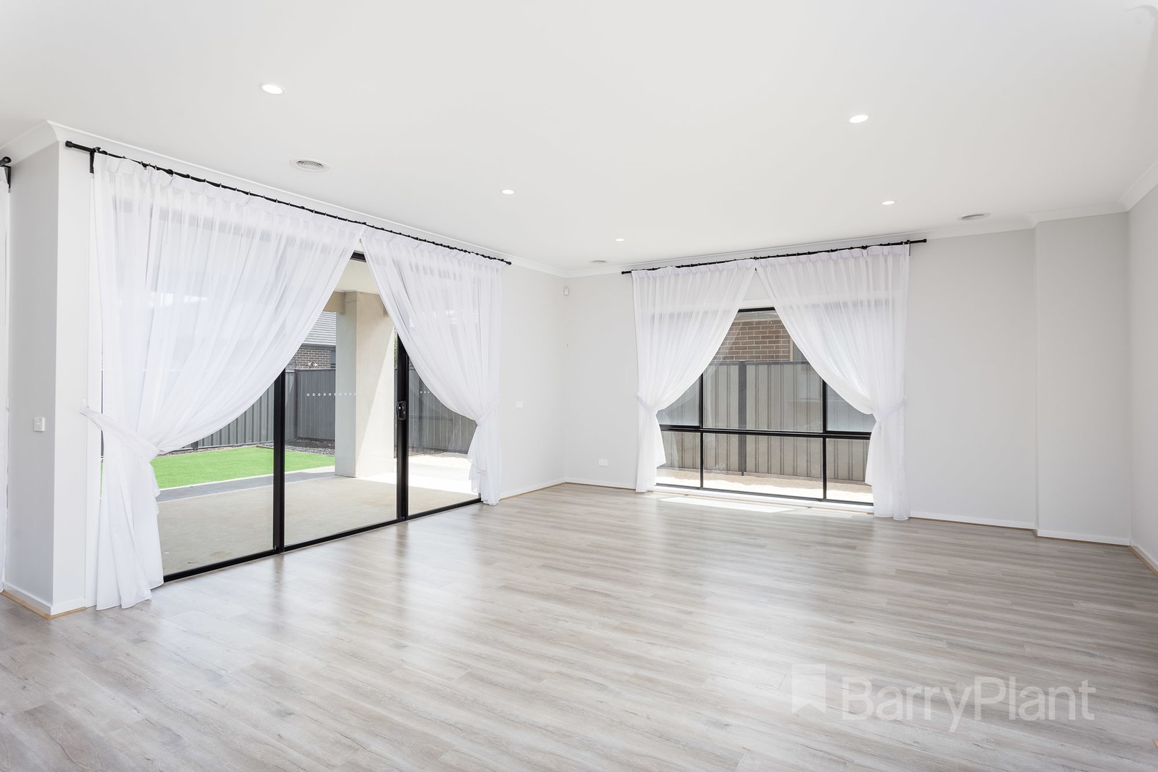 13 Derham Drive, Point Cook, VIC 3030, Point Cook - Thumbnail 4