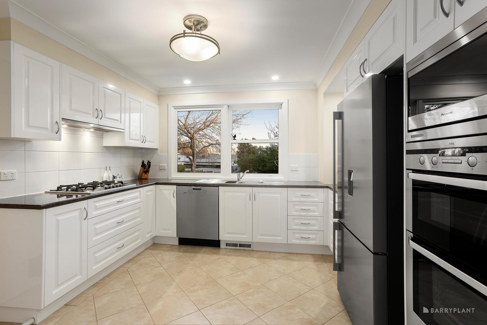 13 Douglas Street, Rosanna, VIC 3084, Rosanna - Thumbnail 3