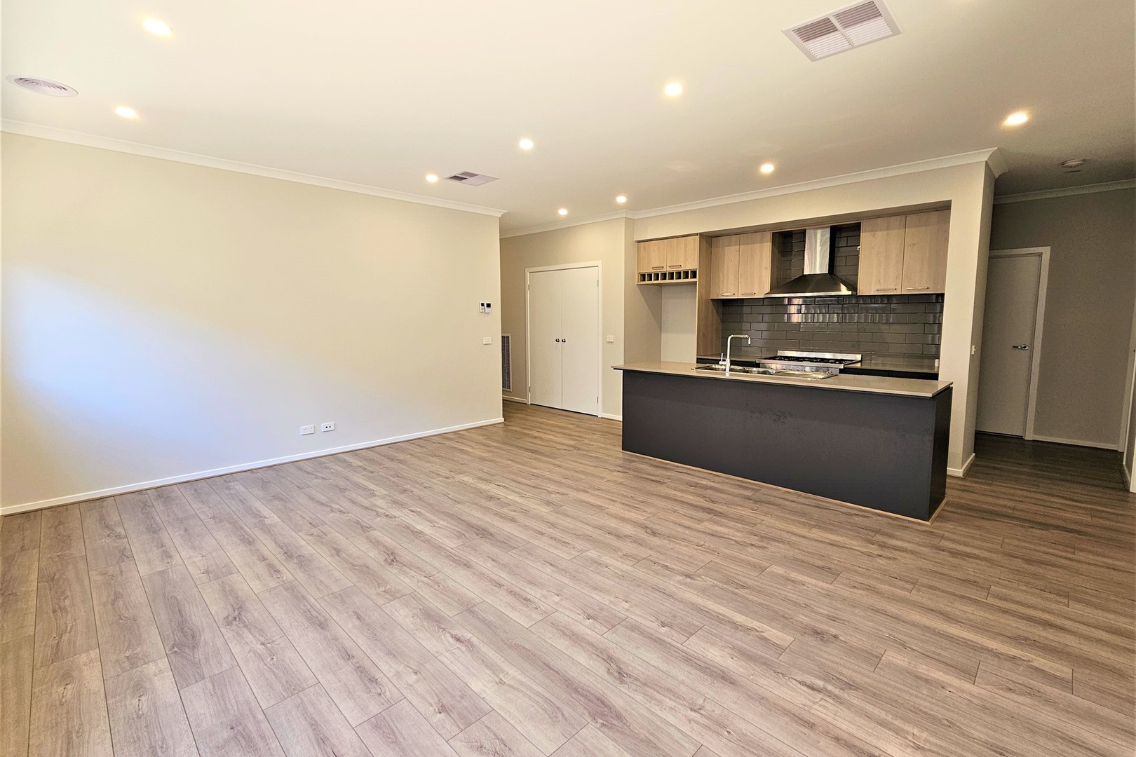 13 Drumchapel Crescent, Strathtulloh, VIC 3338 - Thumbnail 2 - 03/04/2024