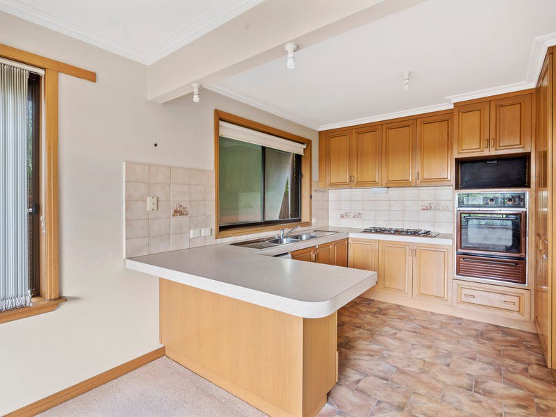 13 Edward Road, Chirnside Park, VIC 3116, Chirnside Park - Thumbnail 2