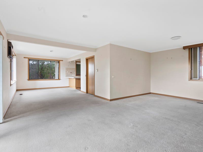 13 Edward Road, Chirnside Park, VIC 3116, Chirnside Park - Thumbnail 3