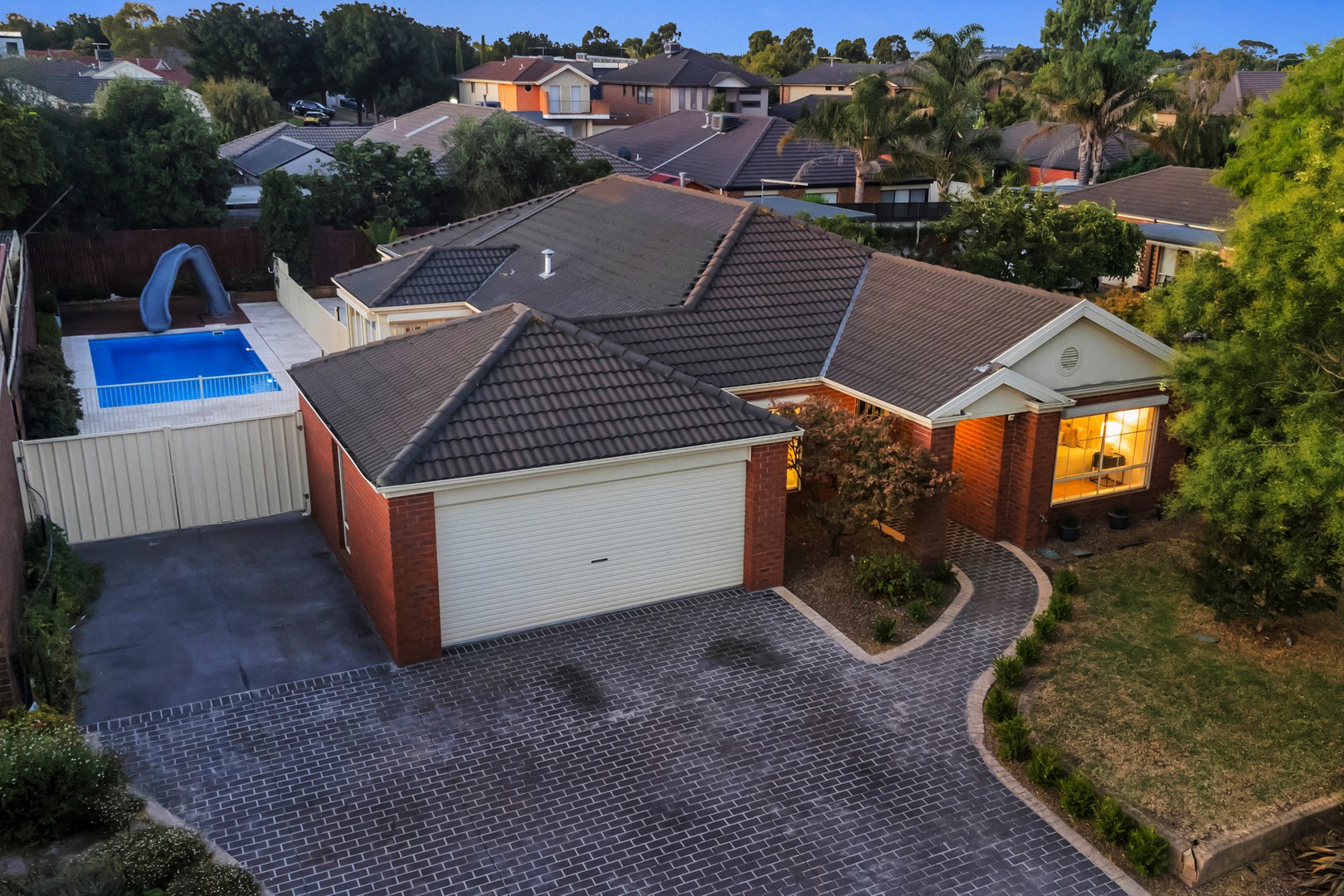 13 Erindale Place, Craigieburn, VIC 3064, Craigieburn - Thumbnail 2