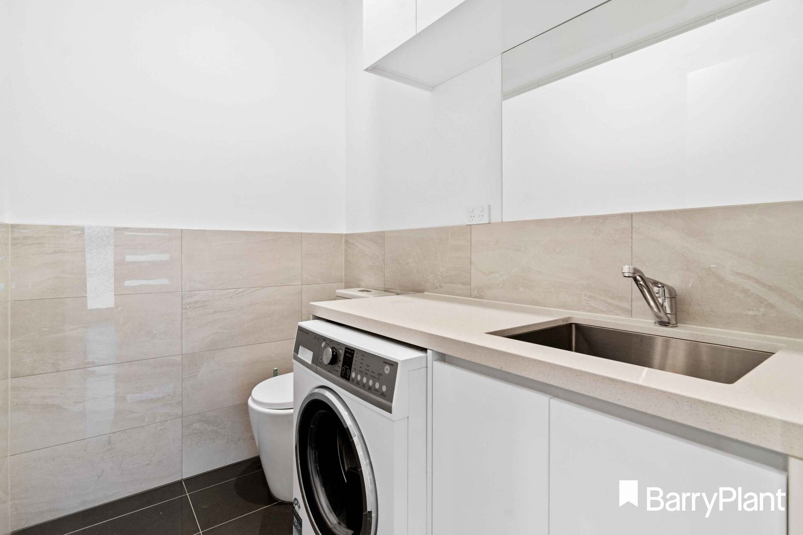 13 Errington Road, St Albans, VIC 3021, St Albans - Thumbnail 2