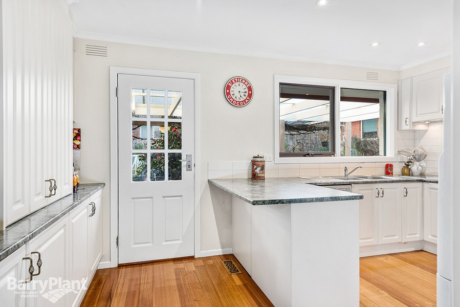 13 Fairlawn Place, Bayswater, VIC 3153, Bayswater - Thumbnail 2