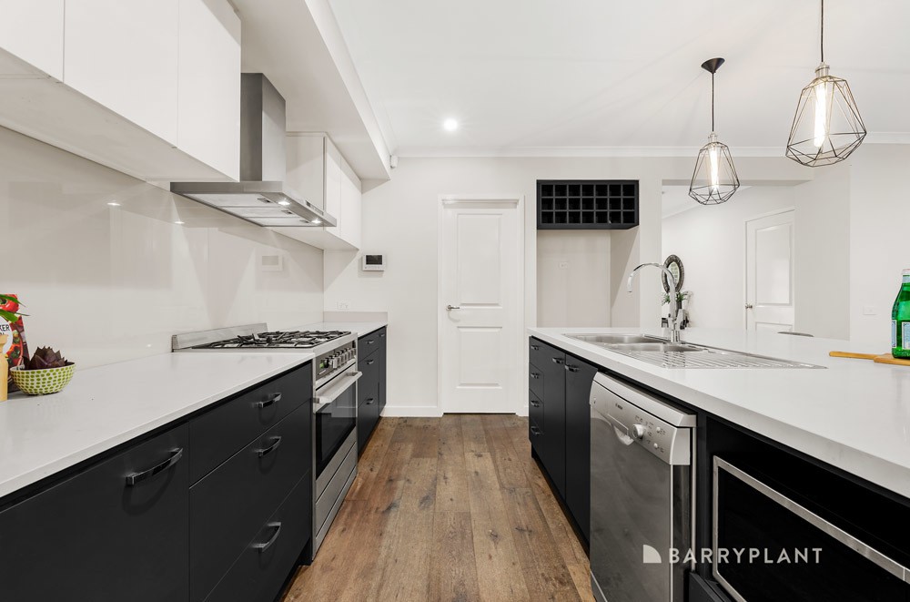 13 Ferngully Crescent, South Morang, VIC 3752, South Morang - Thumbnail 3