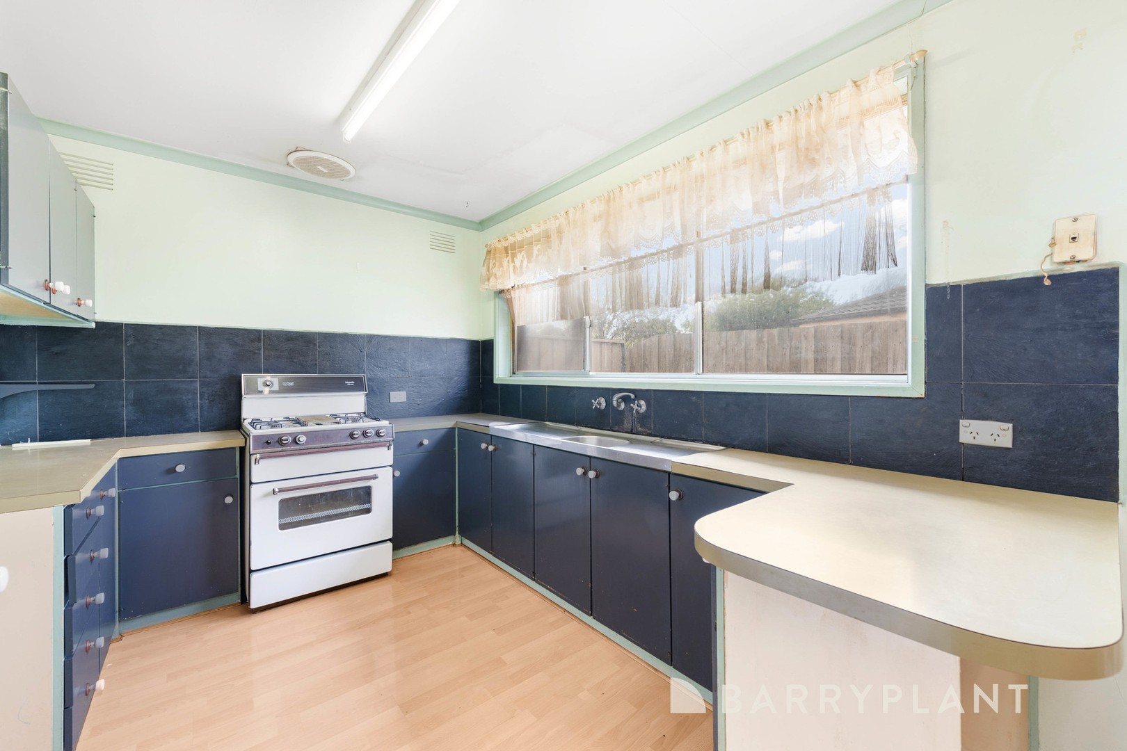 13 First Avenue, Melton South, VIC 3338, Melton South - Thumbnail 6