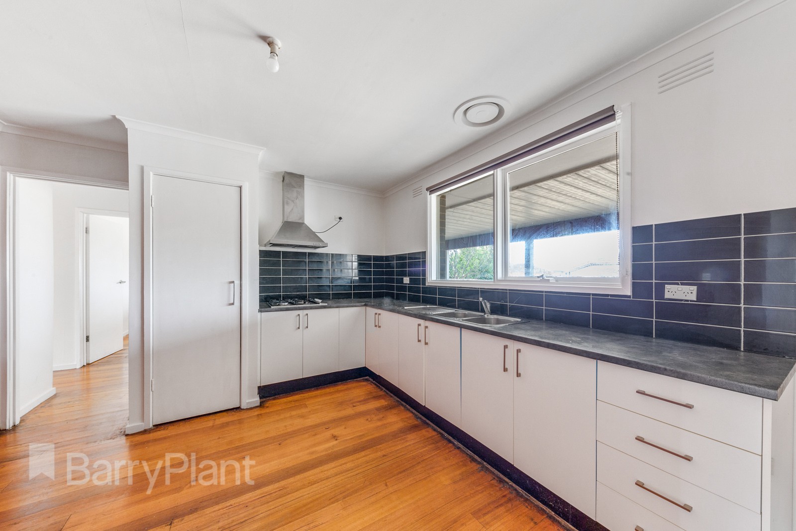 13 Highcombe Crescent, St Albans, VIC 3021, St Albans - Thumbnail 2