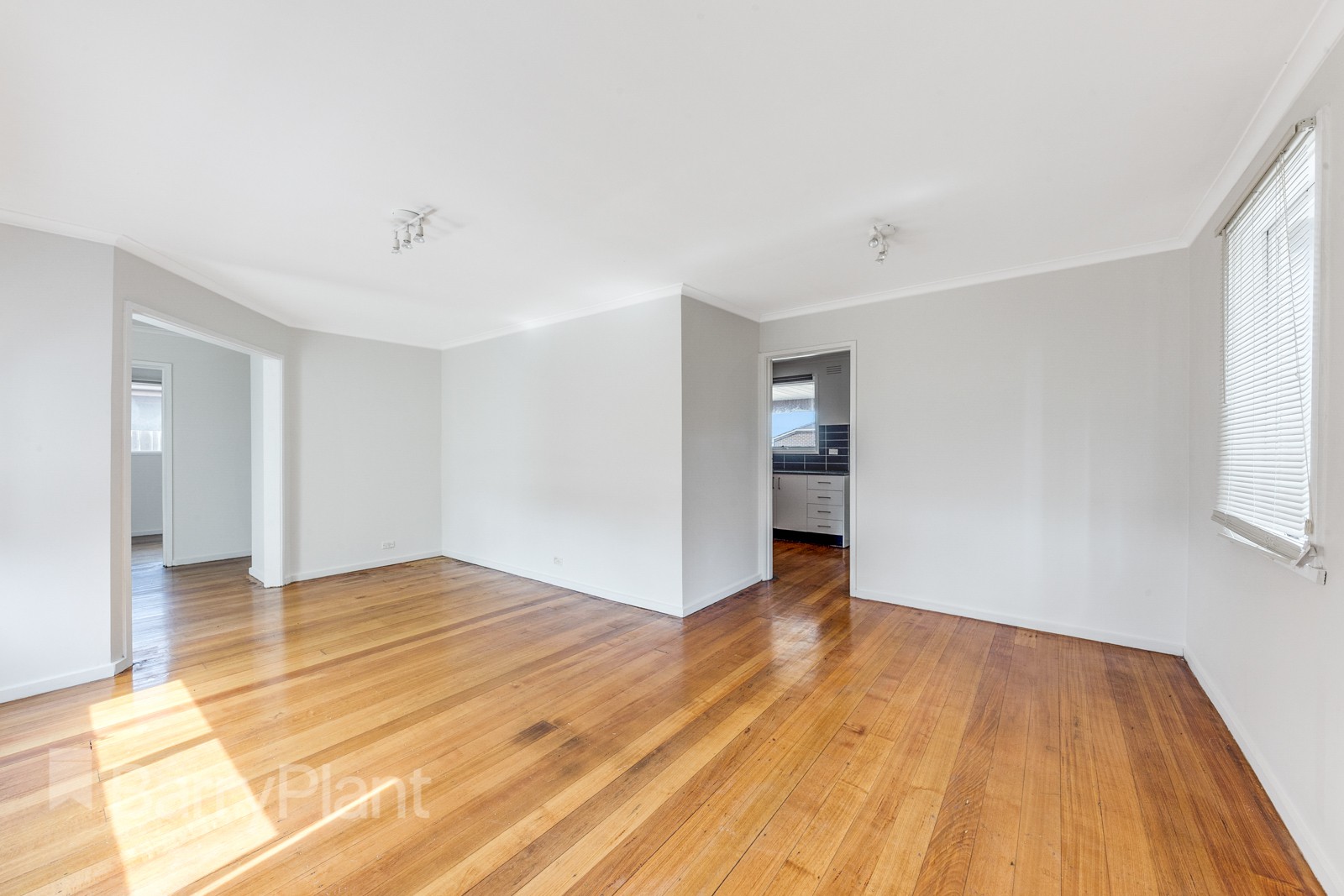 13 Highcombe Crescent, St Albans, VIC 3021, St Albans - Thumbnail 3