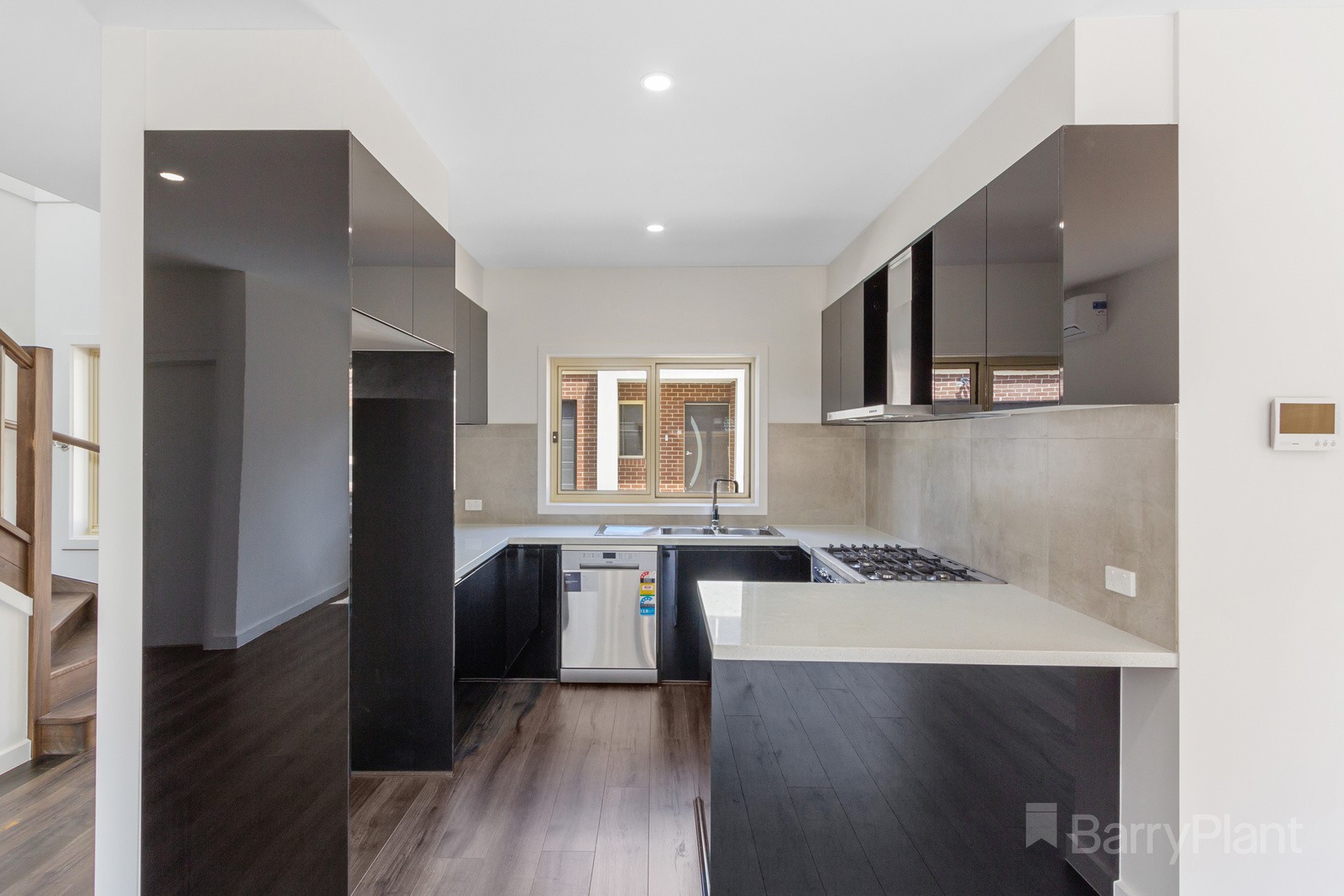 13 Hill View Crescent, Ferntree Gully, VIC 3156, Ferntree Gully - Thumbnail 2
