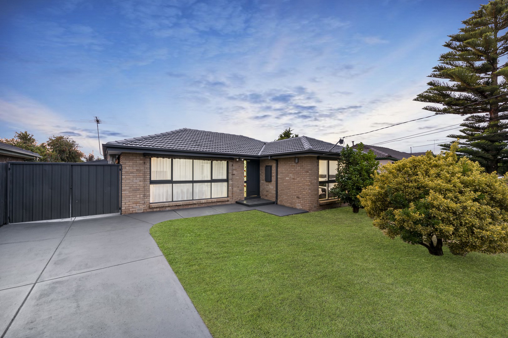 13 Hovell StreetDeer Park, VIC 3023