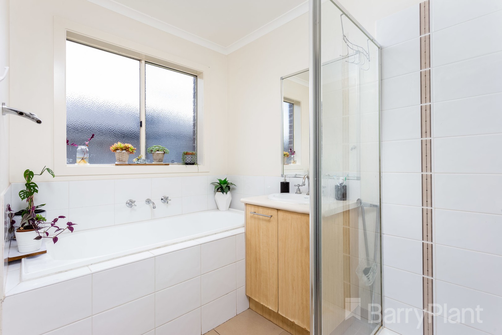 13 Hydrangea Drive, Point Cook, VIC 3030, Point Cook - Thumbnail 2