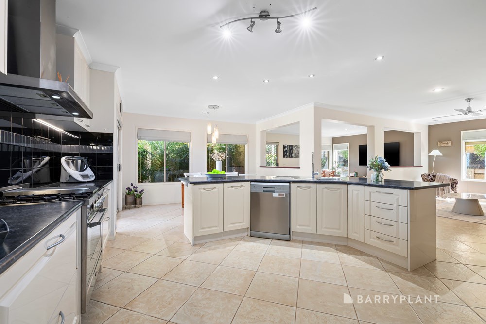 13 Imperial Terrace, South Morang, VIC 3752, South Morang - Thumbnail 3